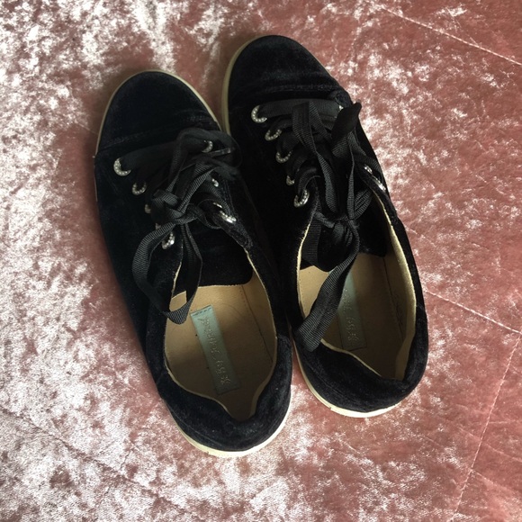 🎉HP🎉 Betsey Johnson Velvet Sneakers - Picture 3 of 5
